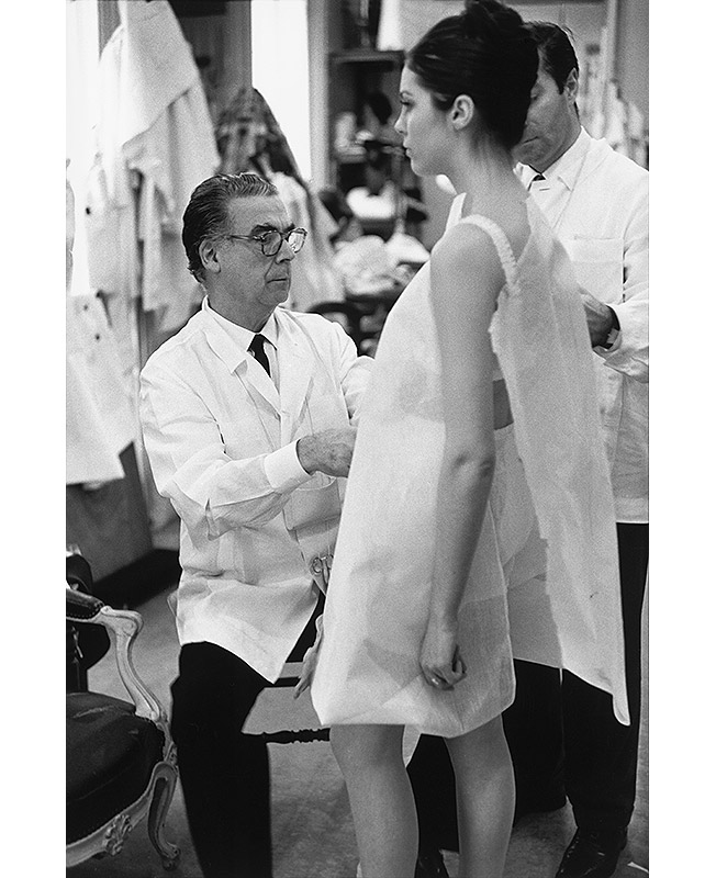 Balenciaga. Shaping Fashion